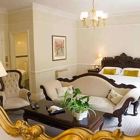 Chateau La Chaire Hotel